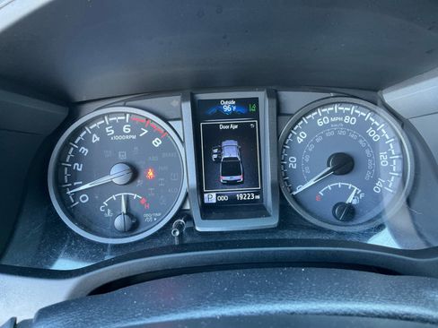 Certified 2023 Toyota Tacoma TRD Off-Road w/ Black Out Package (TMS) image 9