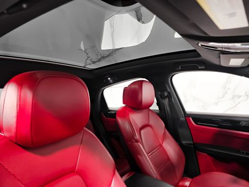 Used 2022 Porsche Cayenne Coupe image 14