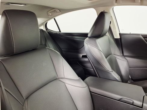 Used 2024 Lexus ES 350 w/ Premium Package image 10