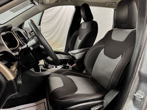 Used 2018 Jeep Cherokee Latitude image 8