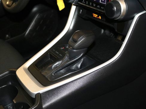 Used 2021 Toyota RAV4 LE image 37