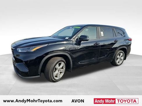 Used 2023 Toyota Highlander LE image 3