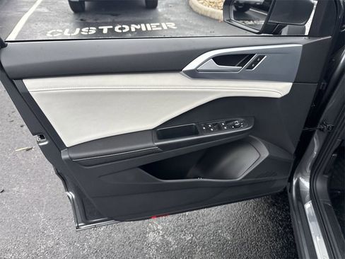 New 2026 Volkswagen Taos SE image 24