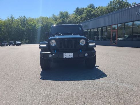 Used 2024 Jeep Wrangler Unlimited w/ Convenience Group AWD/4WD image 3