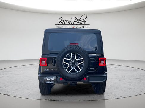 Used 2025 Jeep Wrangler Unlimited Sahara AWD/4WD image 4