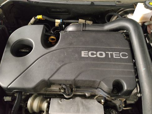 Used 2021 Chevrolet Equinox LS FWD image 30