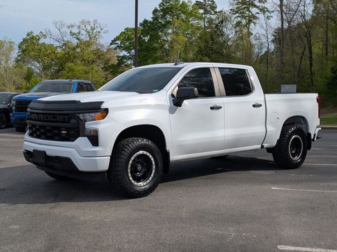 Used 2023 Chevrolet Silverado 1500 Custom image 5