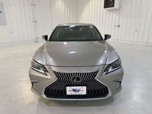 Used 2019 Lexus ES 350 w/ Ultra Luxury Package image 32