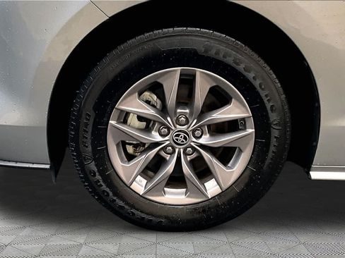 Certified 2023 Toyota Sienna XLE FWD image 11