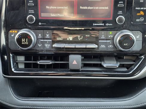 Used 2022 Toyota Highlander XLE image 15