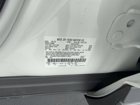 Certified 2022 Ford Explorer XLT w/ Equipment Group 202A RWD image 34