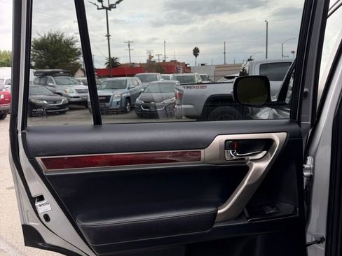 Used 2010 Lexus GX 460 image 25