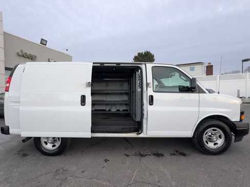 Used 2019 Chevrolet Express 2500 RWD image 10