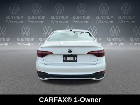 Used 2023 Volkswagen Jetta SE w/ Panoramic Sunroof Package FWD image 4