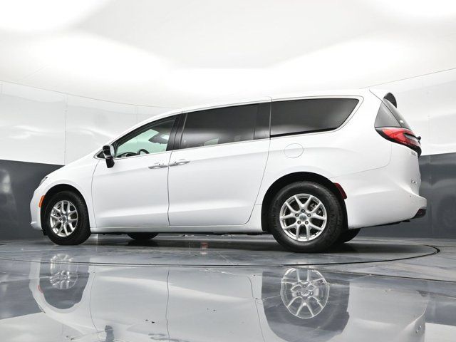 Certified 2024 Chrysler Pacifica Touring-L FWD image 64