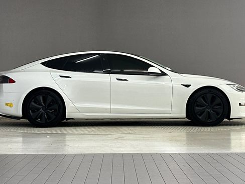 Used 2022 Tesla Model S AWD image 7