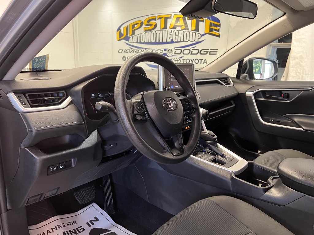 Used 2025 Toyota RAV4 LE AWD/4WD image 15