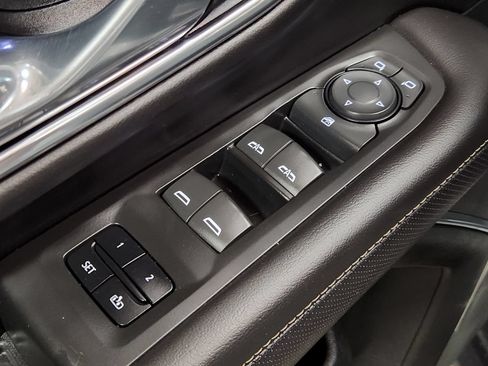 Used 2023 GMC Yukon XL SLT AWD/4WD image 44