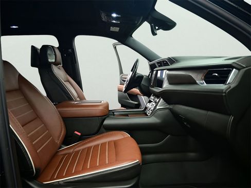 Used 2023 GMC Yukon XL Denali Ultimate image 6