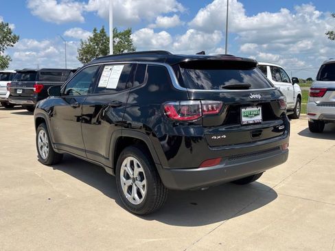Used 2025 Jeep Compass Latitude AWD/4WD image 3