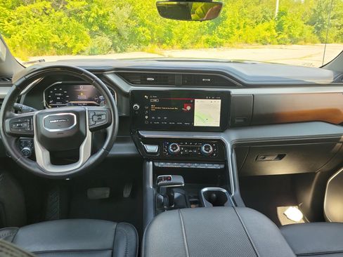 Used 2025 GMC Sierra 1500 Denali w/ Technology Package AWD/4WD image 18