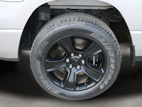 Used 2022 RAM 1500 Big Horn w/ Night Edition AWD/4WD image 10