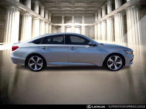 Used 2018 Honda Accord Touring image 3