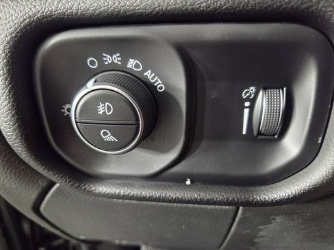 Used 2025 RAM 2500 Big Horn AWD/4WD image 18