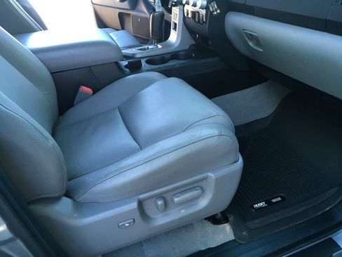 Used 2010 Toyota Tundra Limited AWD/4WD image 32