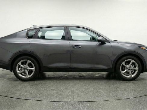 Used 2025 Kia K4 LXS image 8