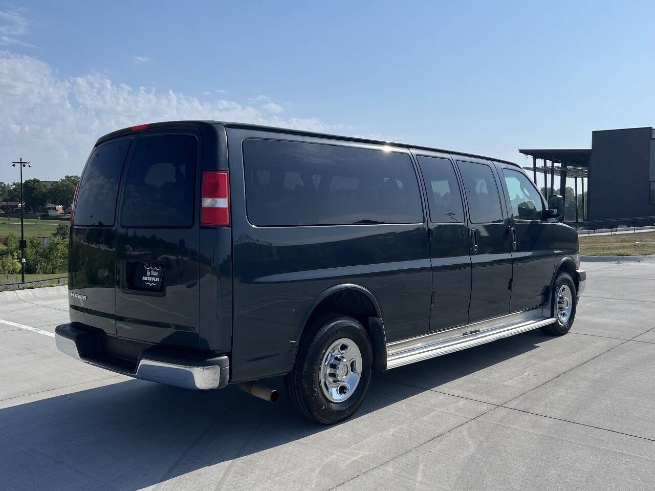 Used 2017 Chevrolet Express 3500 LT w/ LT Preferred Equipment Group RWD image 7