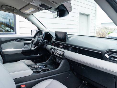 Used 2025 Honda Pilot EX-L image 22