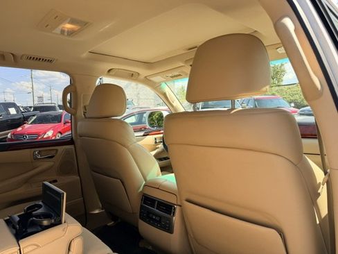 Used 2009 Lexus LX 570 4WD w/ Preferred Accessory Pkg image 21