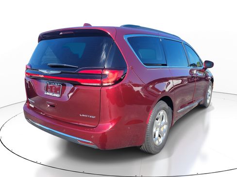 Used 2022 Chrysler Pacifica Limited FWD image 4