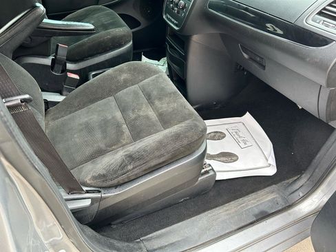 Used 2015 Dodge Grand Caravan SE image 12