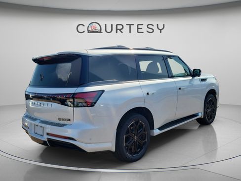 Certified 2026 INFINITI QX80 4WD w/ Sport Exterior Package image 6