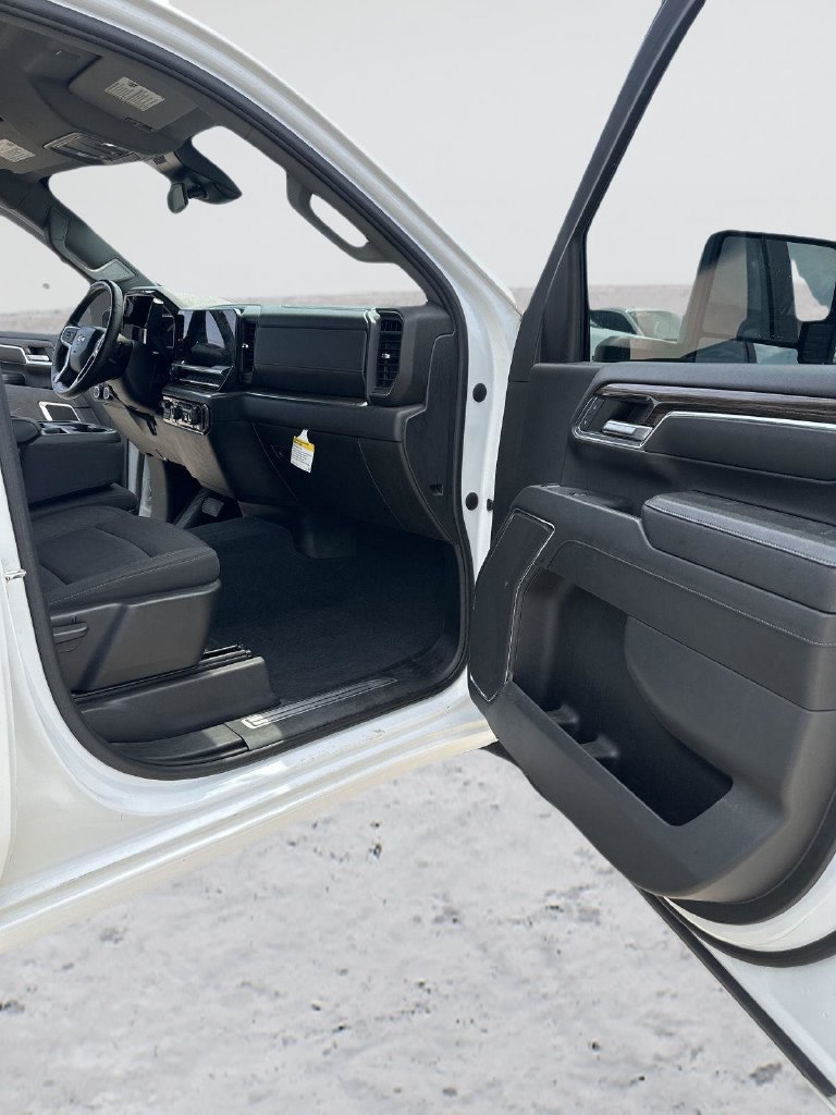 Used 2024 Chevrolet Silverado 2500 LT AWD/4WD image 25