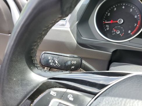 Used 2018 Volkswagen Tiguan SE w/ Panoramic Sunroof Package image 23