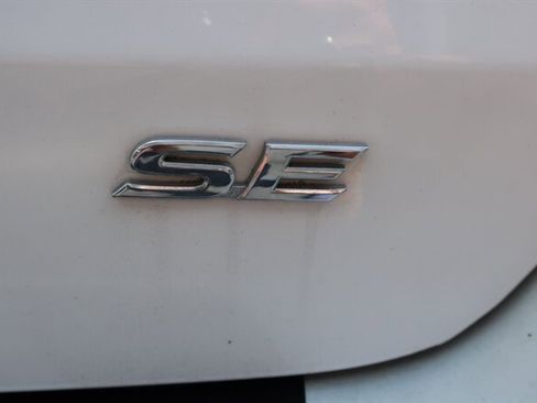 Used 2017 Toyota Sienna SE Premium FWD image 9