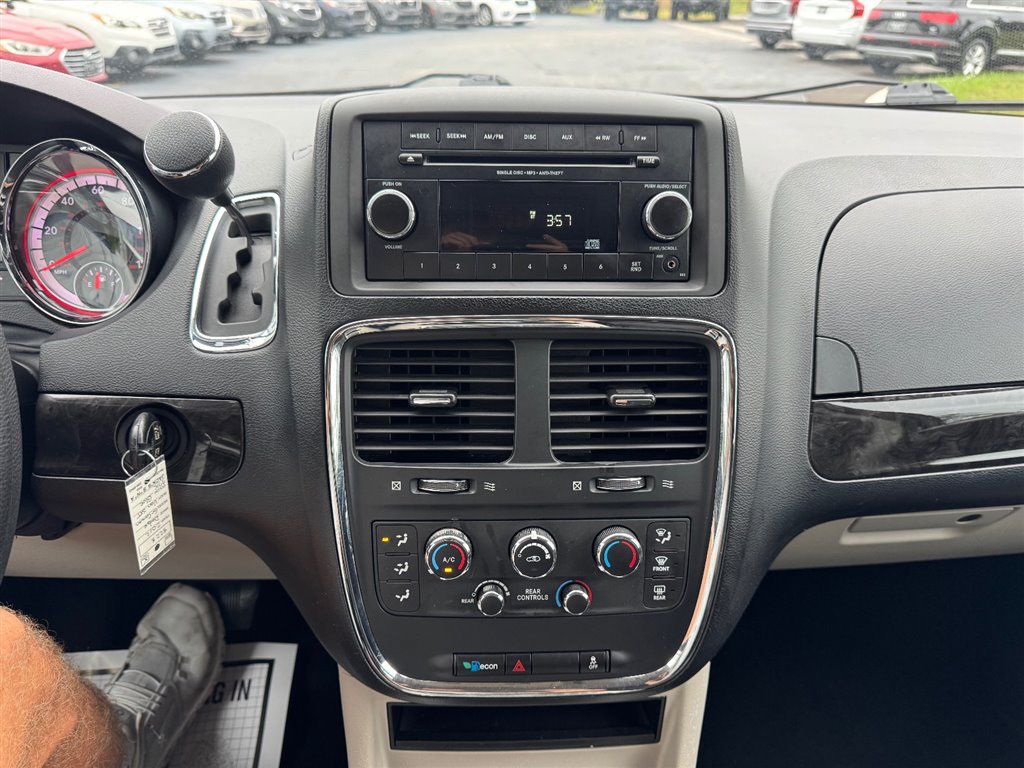 Used 2012 Dodge Grand Caravan SXT FWD image 13