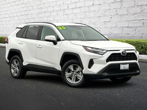 Used 2025 Toyota RAV4 XLE image 2