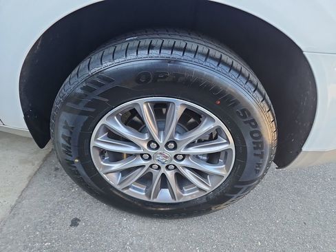 Used 2024 Buick Enclave Premium image 33