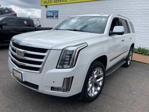 Used 2020 Cadillac Escalade Luxury image 3