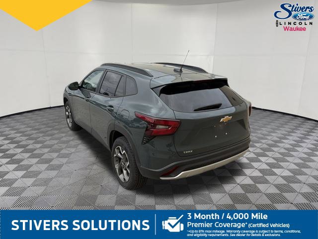 Used 2025 Chevrolet Trax LT FWD image 9