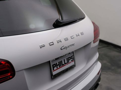 Used 2015 Porsche Cayenne Diesel AWD/4WD image 14
