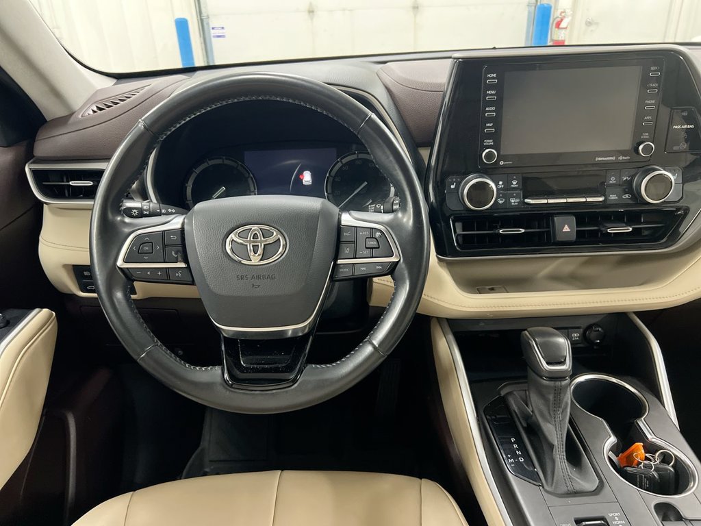 Used 2021 Toyota Highlander XLE AWD/4WD image 11