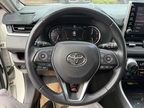 Used 2022 Toyota RAV4 Limited FWD image 11