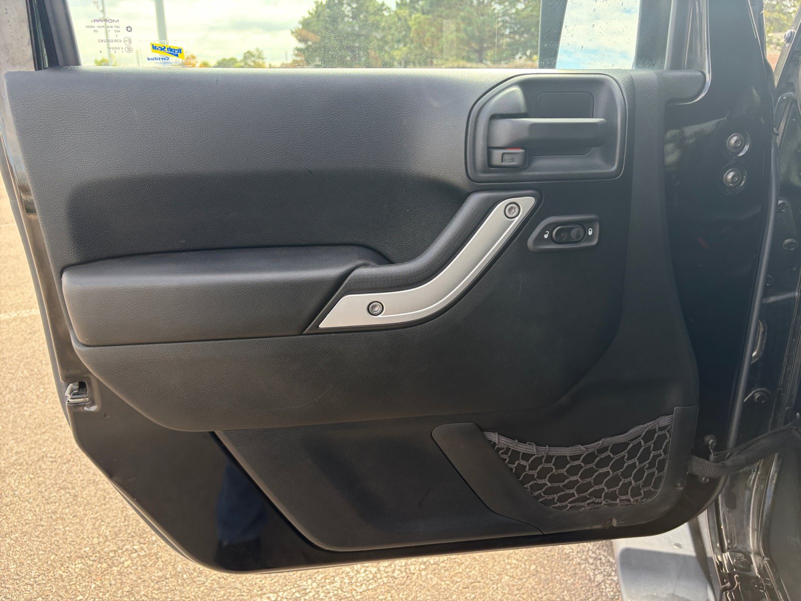 Used 2018 Jeep Wrangler Unlimited Sahara w/ Connectivity Group AWD/4WD image 13