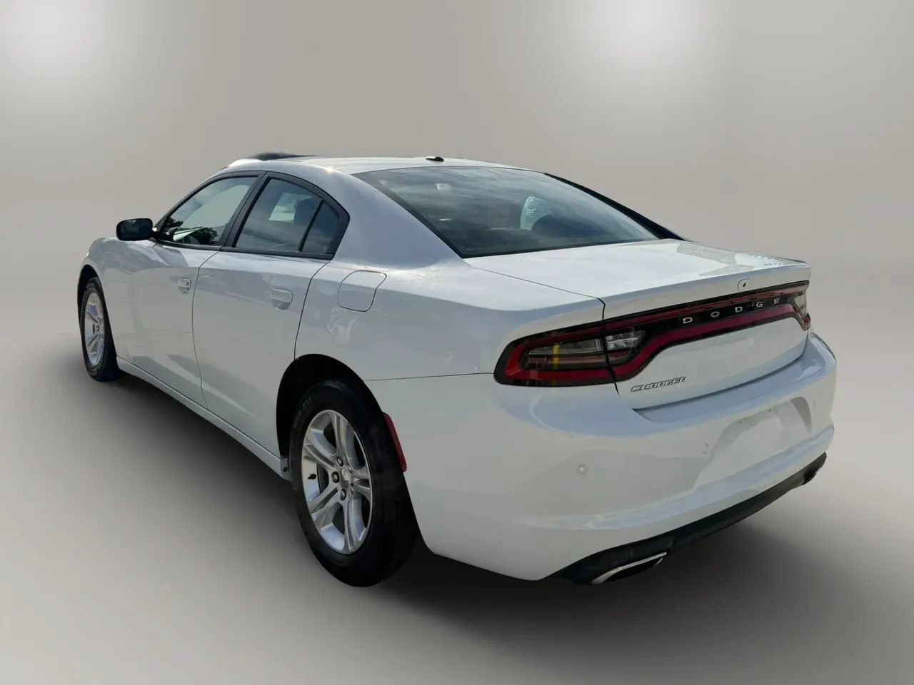 Used 2021 Dodge Charger SXT w/ Leather Interior Group RWD image 5