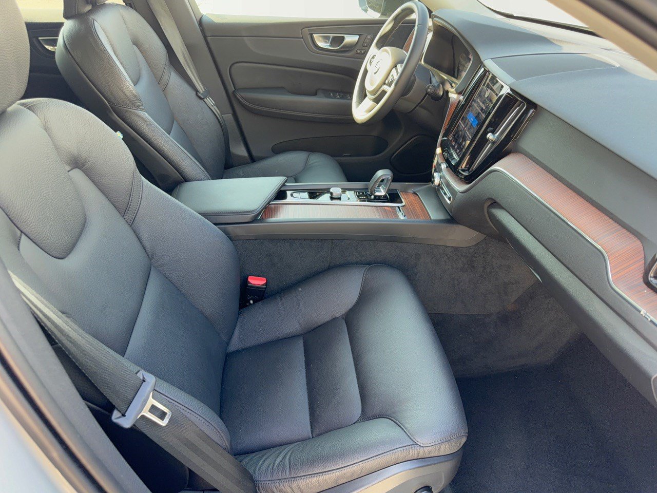 Certified 2024 Volvo XC60 B5 Plus AWD/4WD image 30